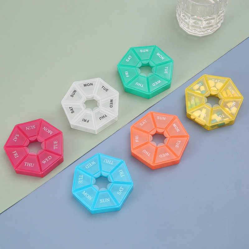 Formula Dispenser Portable - 1 個のピルケースプラスチック 7 日間タブレットキャンディボックスポータブル収納タブレットホルダートラベルオーガナイザーピルディスペンサーコンテナ