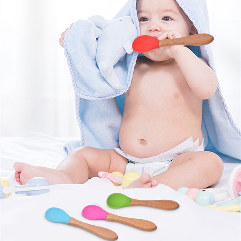 2 ピース/セットベビーシリコーンスプーンフォーク木製ハンド - Baby Kitchen Food のレビューと価格